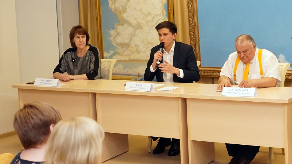 В Губернаторском Светленском лицее обсудили проблематику и перспективы развития российского образования